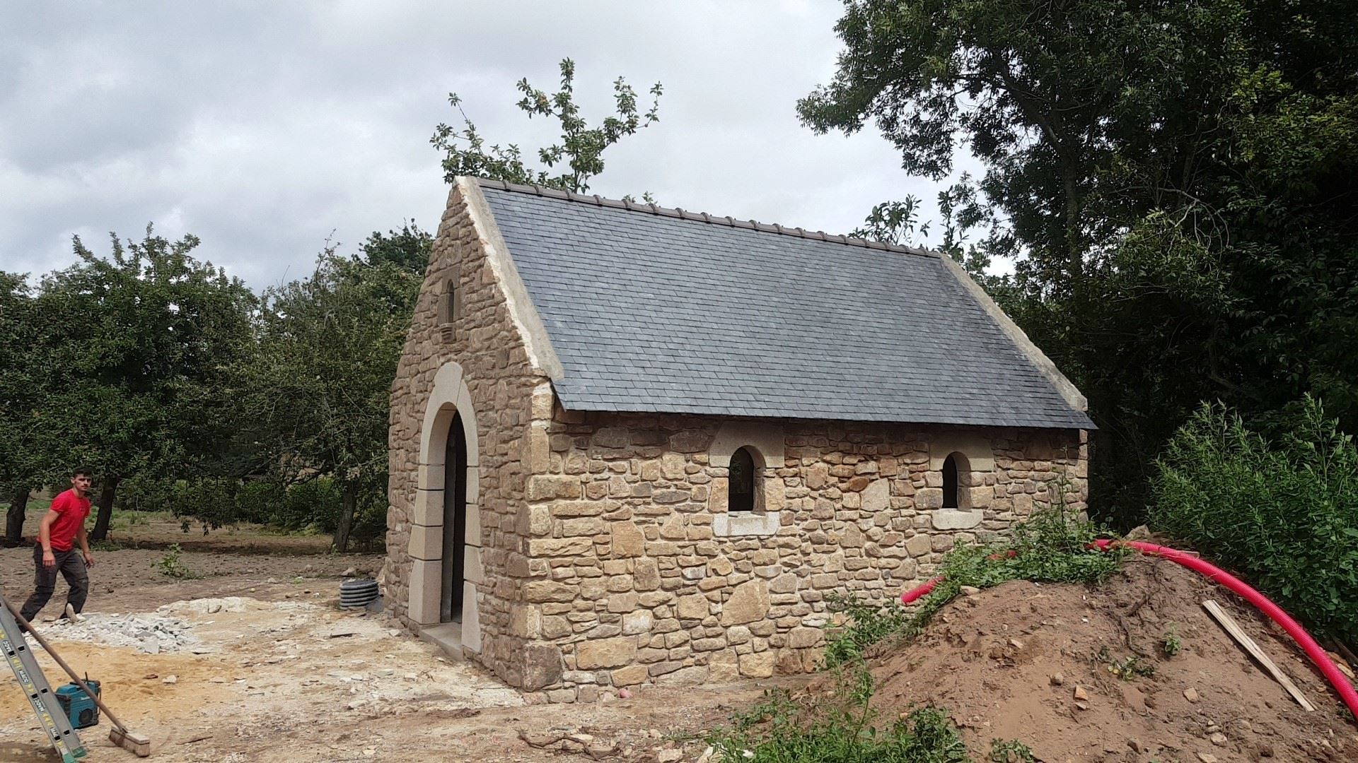 Couverture ARDOISE chapelle privée BADEN après - Breizh toiture a Landaul - Morbihan 56