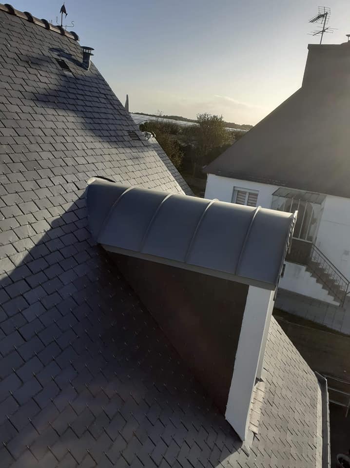 Couverture ZINC cintré sur lucarne PLOUHINEC - Breizh toiture a Landaul - Morbihan 56
