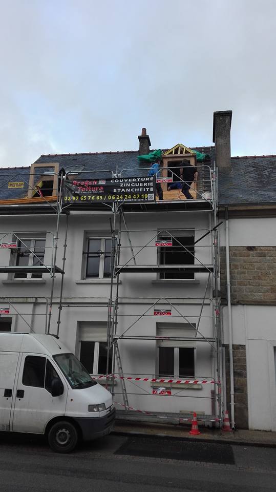 Création lucarne ardoise MERLEVENEZ avant travaux 2 - Breizh toiture a Landaul - Morbihan 56