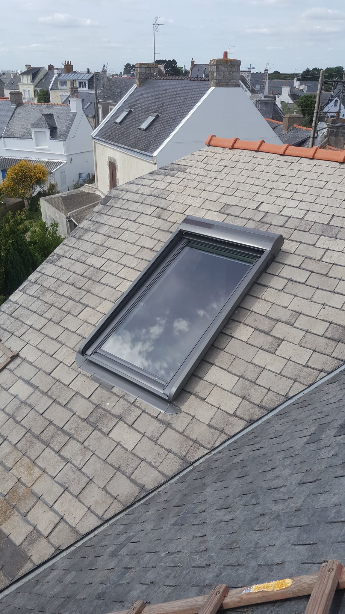 VELUX Création nouvelle dimention (PK) avec volet solaire - vue extérieur - Breizh toiture a Landaul - Morbihan 56